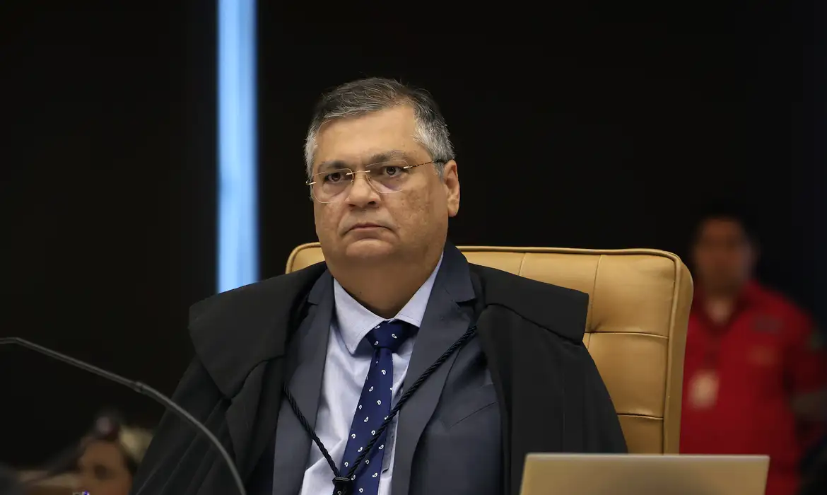 Dino manda suspender pagamento de 1,2 mil emendas da saúde
