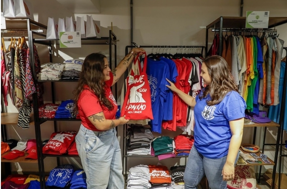 Festival de Parintins 2025: Festa dos bumbás impulsiona vendas no comércio da capital