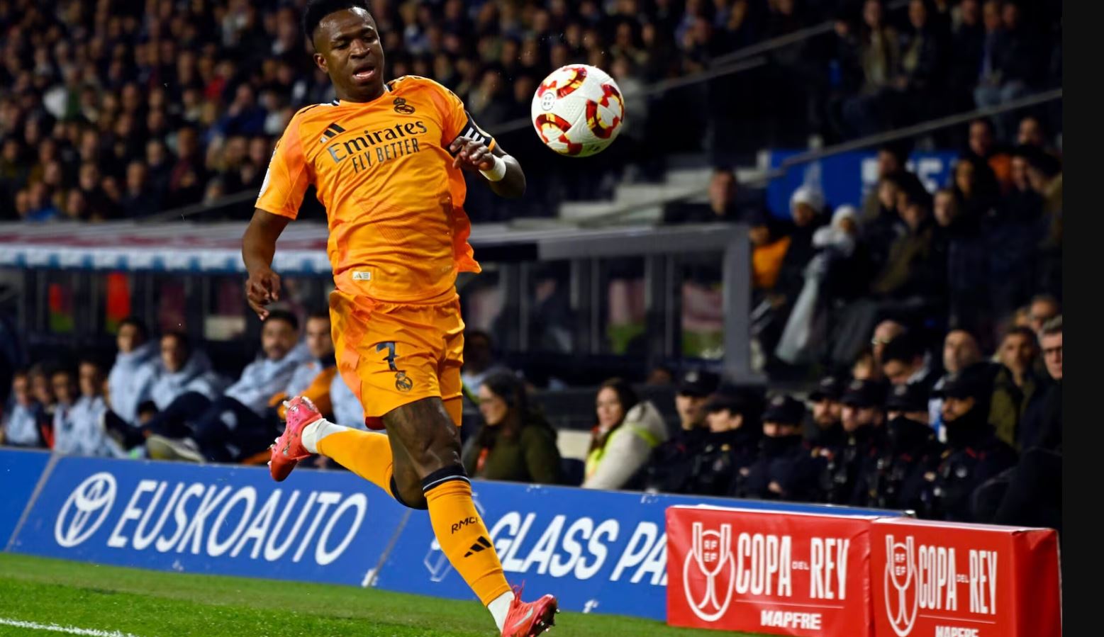 Após ser substituído no El Clásico, Real Madrid divulga boletim médico de Vini Jr