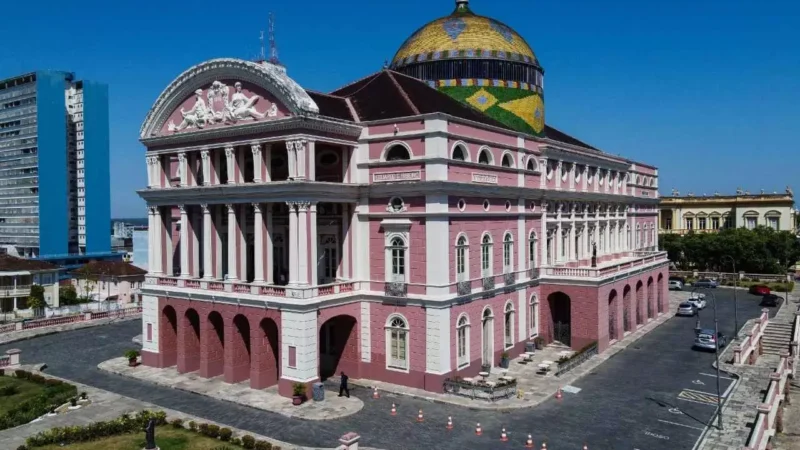 Ícone do Amazonas, Teatro encanta com arquitetura e história centenária