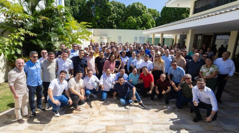 Omar Aziz recebe lideranças da capital e do interior do Amazonas em apoio à pré-candidatura ao governo do Amazonas