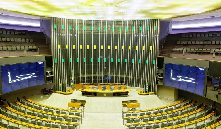 Eleições 2026: Pesquisa desenha cenários para Aleam e Câmara Federal